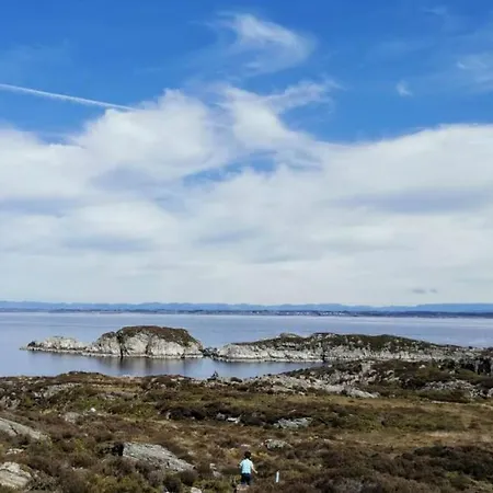 Seaside Home, Great For Fishing & Hiking Apartment Hellesoyni