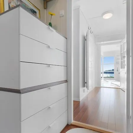 Seaside Home, Great For Fishing & Hiking Hellesoyni